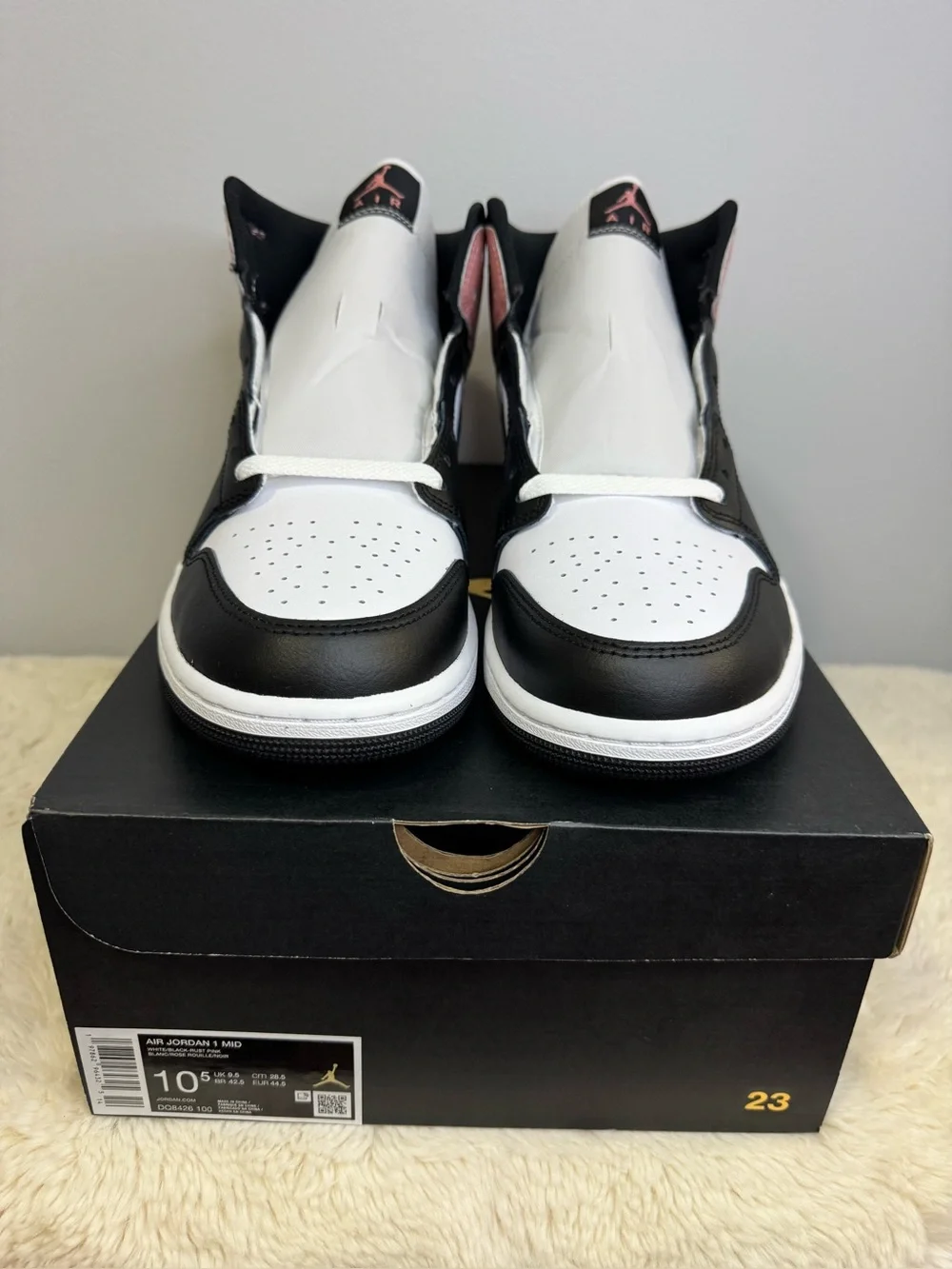 New in Box 🏃🏽Air Jordan 1 Mid Pink Black White Men’s